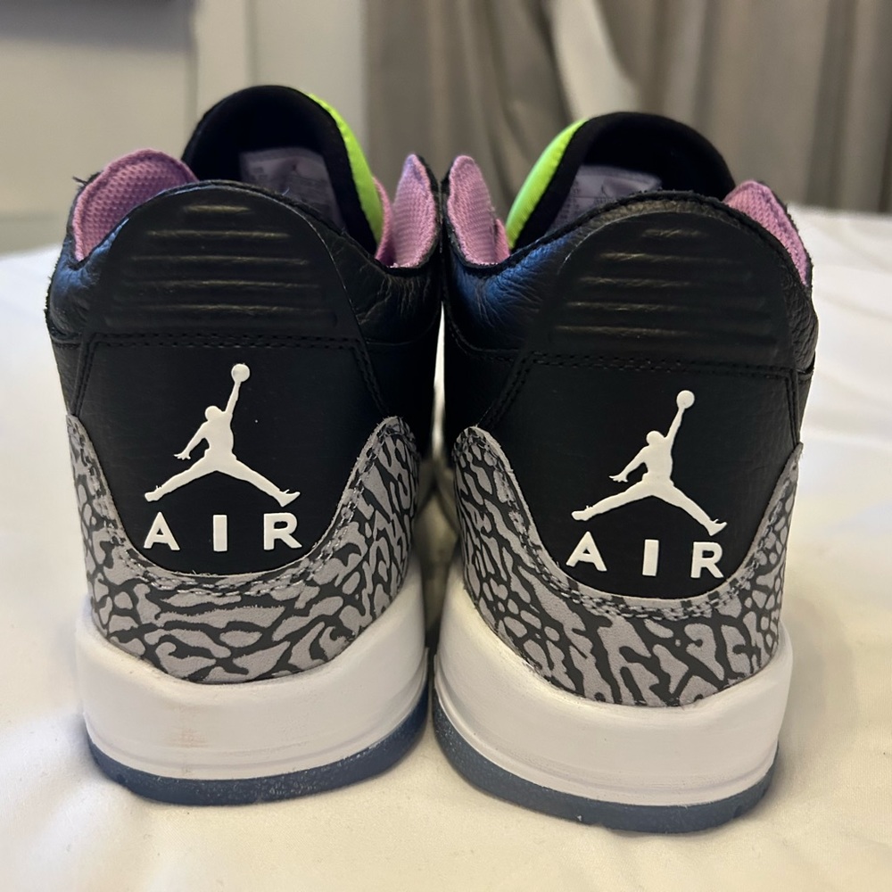 Brand new Jordan 3 sneakers for sale. Size 6.5y (which fits 6.5M and 8W) - Picture 4 of 7